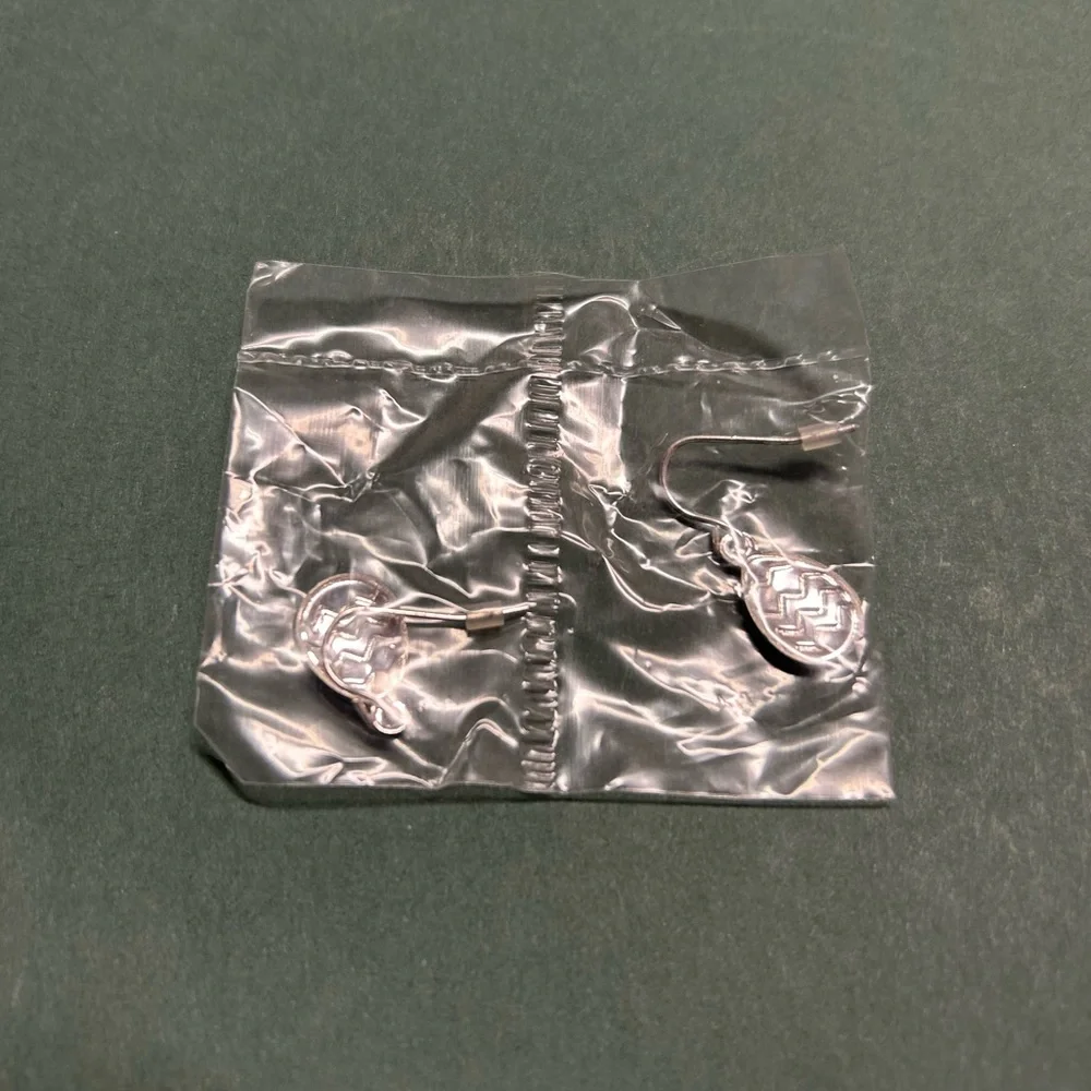 Avon Easter Egg Earrings - Picture 3 of 4